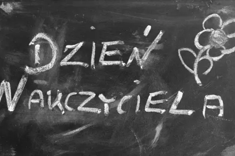Jak napisać życzenia z okazji Dnia Nauczyciela, które wzruszą